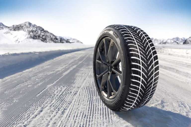 Autobild ha testato gli spazi di frenata di 54 pneumatici invernali: Bridgestone, Michelin, Goodyear e Kleber sono risultati i migliori.