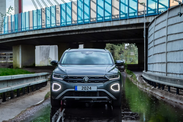 Test sui pneumatici estivi ADAC 2024: Le migliori scelte per i piccoli SUV con una nuova attenzione alla sostenibilità