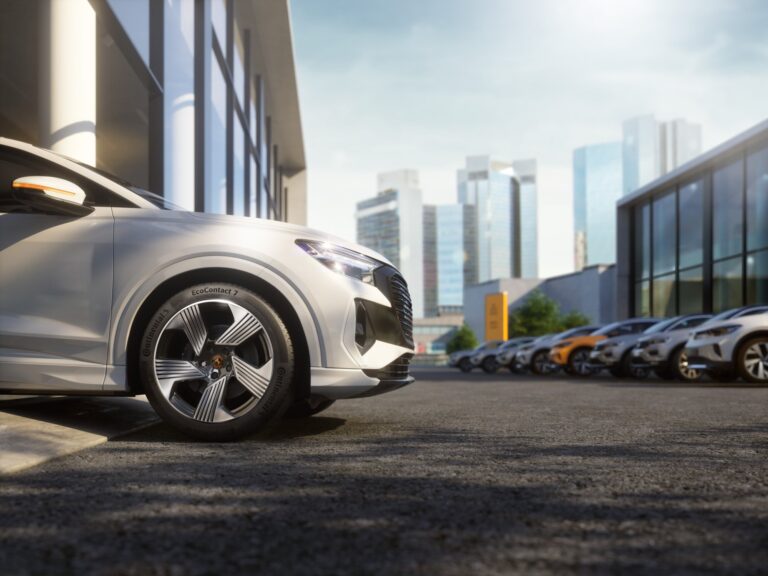 Continental EcoContact 7 adattato per gli EV Renault: Rolling Resistance inferiore del 35% rispetto all'A-Rating dell'etichetta EU, 30 km di autonomia extra
