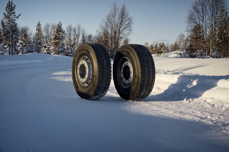 I pneumatici per autocarri Hankook AW53/DW53 migliorano l'accelerazione sulla neve del 4% in test interni